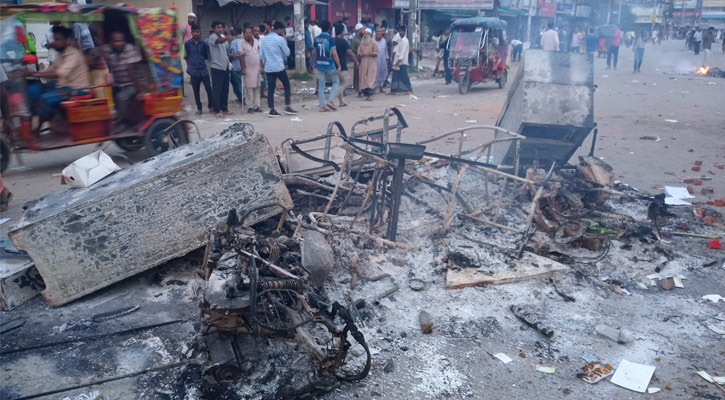 মির্জাপুরে হাইও‌য়ে থানা‌য় হামলা-অগ্নিসংযোগ, ওসিসহ আহত ১০